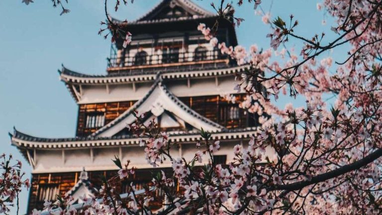 МАГИЯТА на ЦВЕТНА ЯПОНИЯ 2025 - обиколен тур - 8 нощувки - полет от София